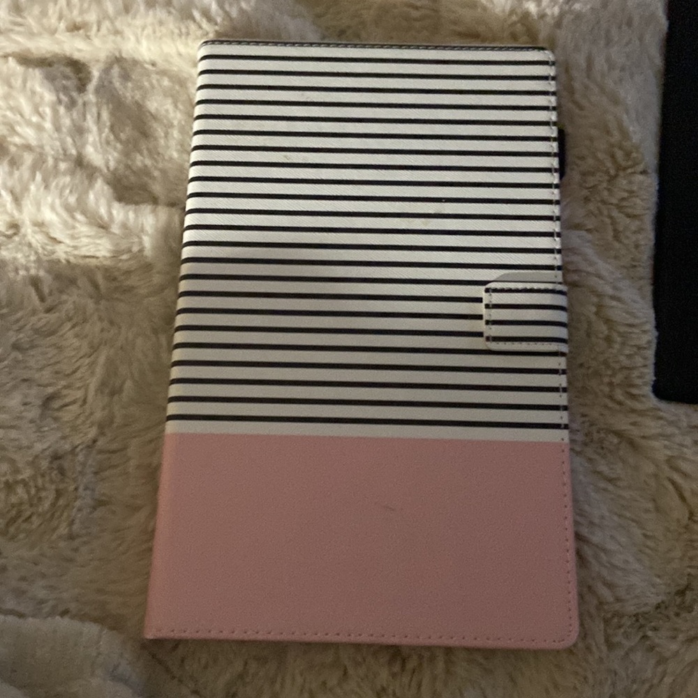 Amazon Tablet with Case - Picture 4 of 5